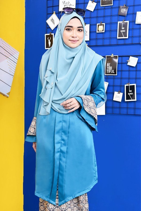 Baju Kebarung Batik Nora – Turquoise – MuslimahClothing.Com