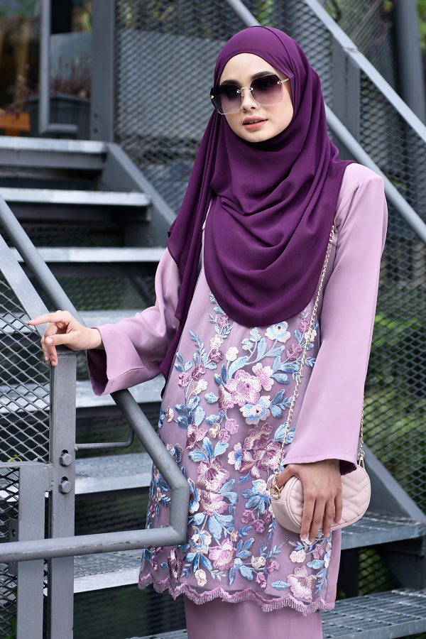 Baju Kurung Lace Leonore – Lavender – MuslimahClothing.Com