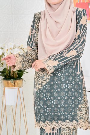 Baju Kurung Moden Batik Puteri Layla Laluna X MCC - Armani Green