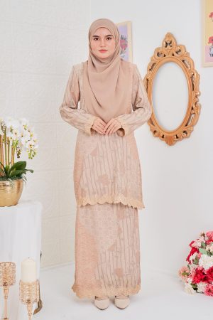 Baju Kurung Moden Batik Puteri Layla Laluna X MCC - Milkshake