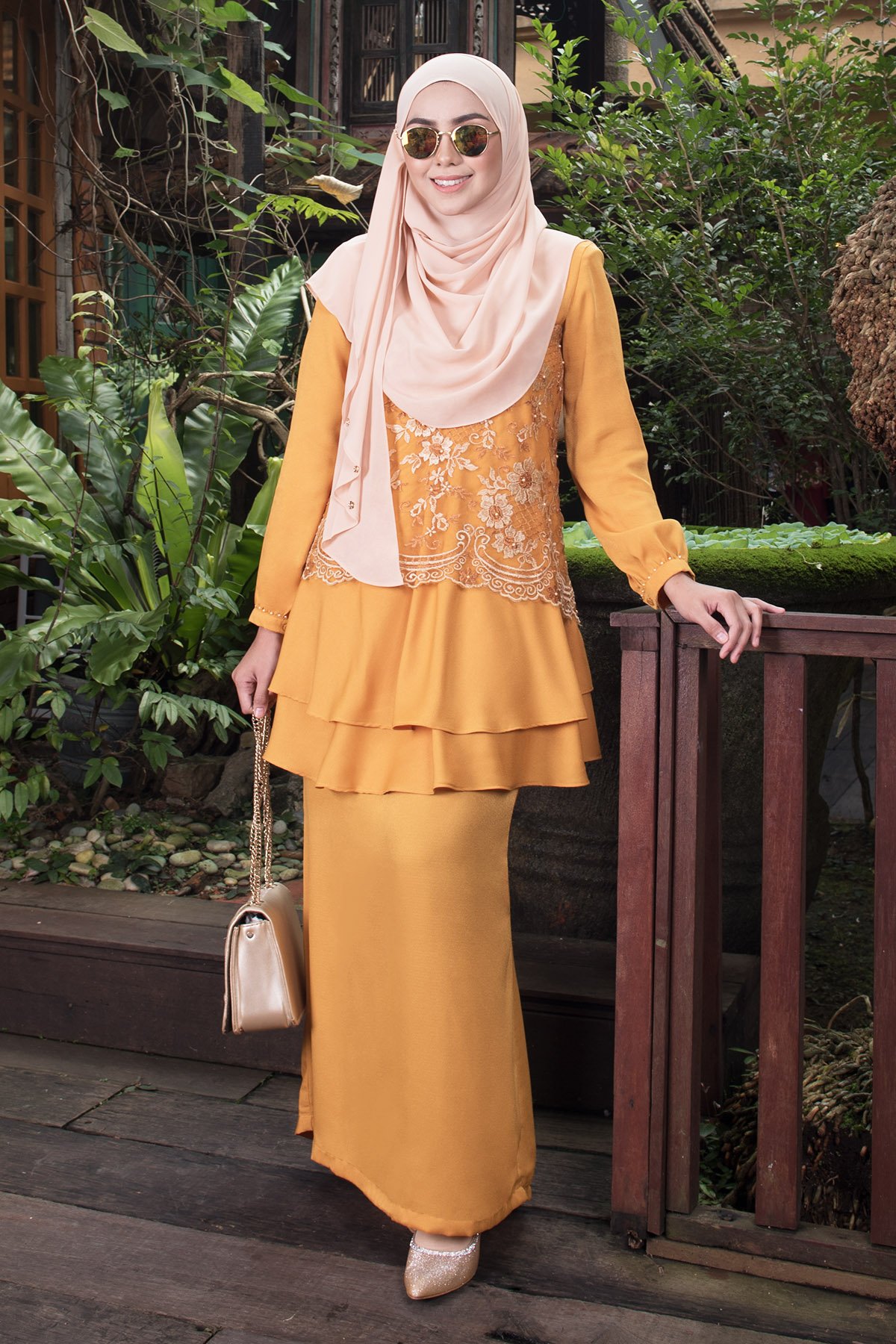 Baju Kurung Lace Alexis - Gold Mine