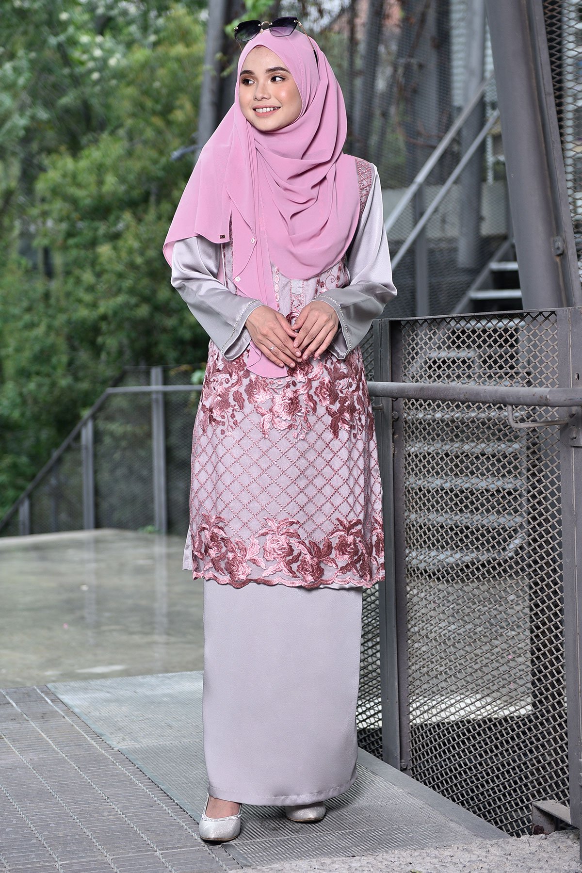 Baju Kurung Lace Carlotta - Silver Pearl