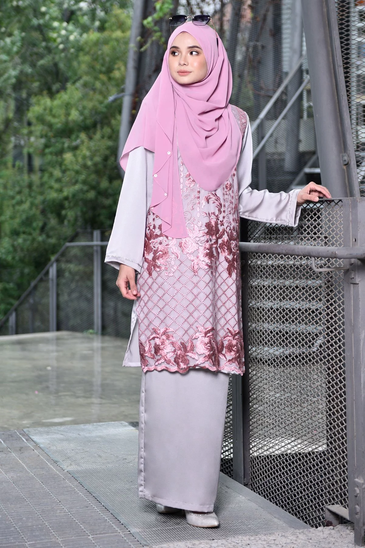 Baju Kurung Lace Carlotta - Silver Pearl