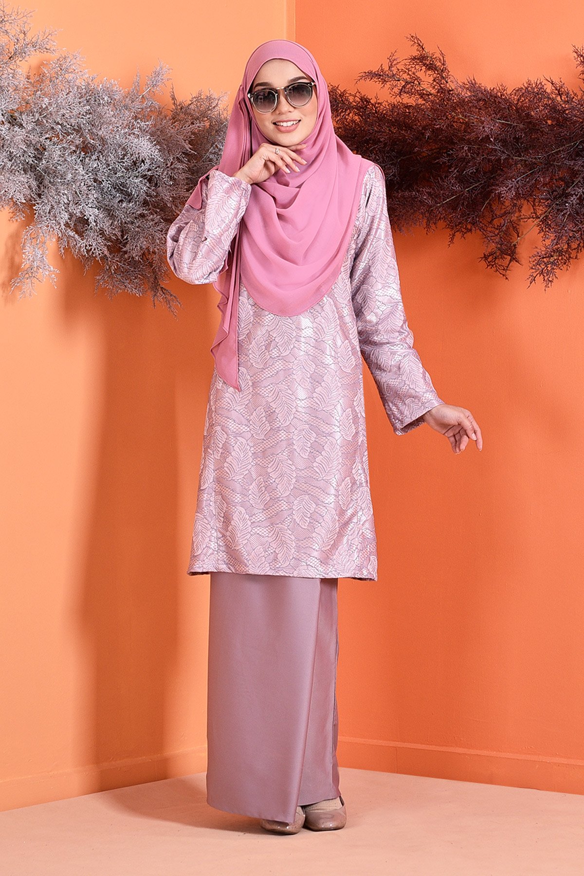 Baju Kurung Puteri Pahang Lace Gwenyth – Spring Lilac ...