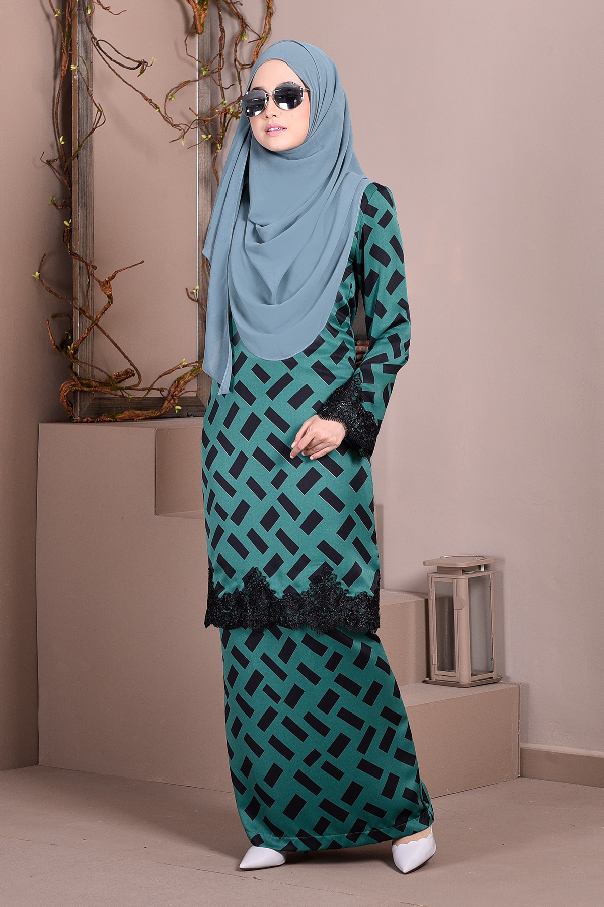  Baju  Kurung Lace Madame Rina Emerald  Green  