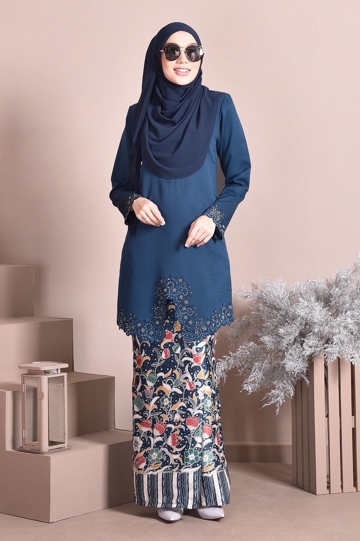 Baju Kebarung Batik Moden Lasercut Nadim – Green – MuslimahClothing.Com