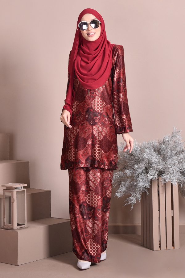 Baju Kurung Batik Satin Silk Nasiha – Scarlet Red – MuslimahClothing.Com