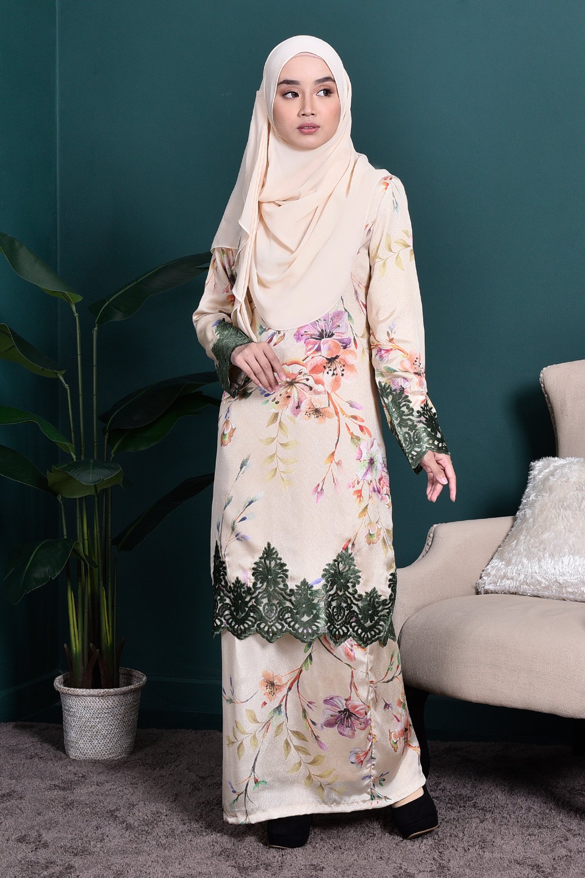 Baju Kurung Lace Madame Daria – Puff Cream – MuslimahClothing.Com