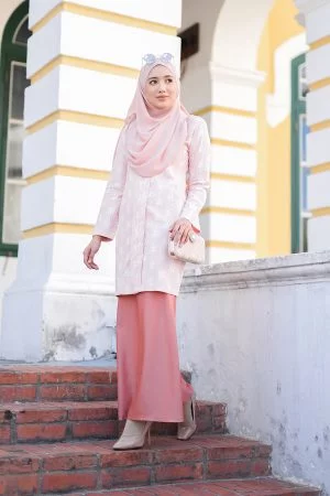 Baju Kebarung Lace Giselle - Salmon Pink