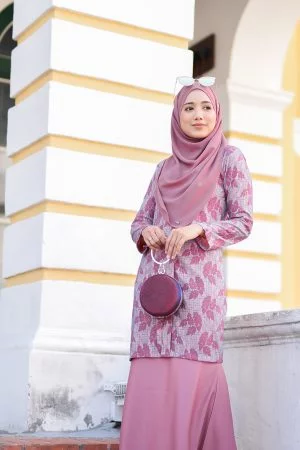 Baju Kebarung Lace Geesha - Fuchsia Pink