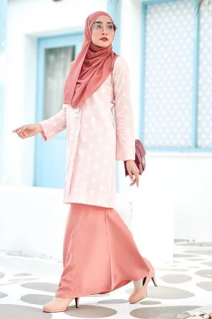 Baju Kebarung Lace Giselle - Salmon Pink