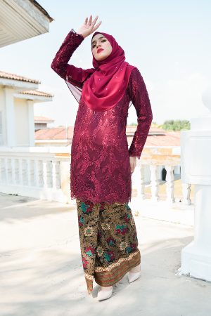 Baju Kurung Batik Lace Pearl Aeda - Ruby Maroon