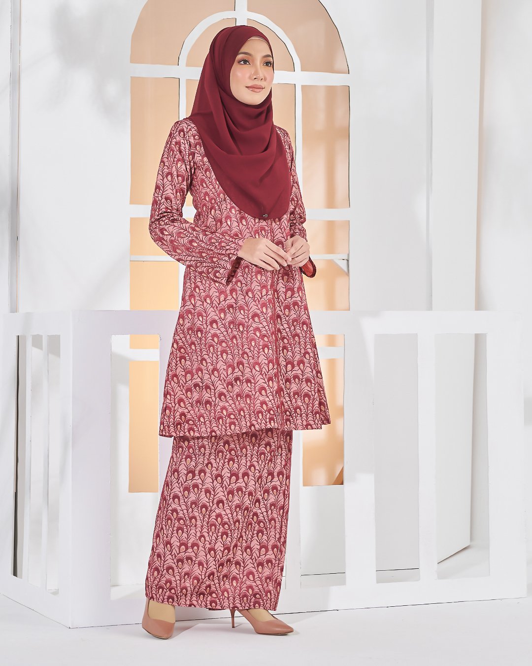 Baju Kurung Riau Lace Greece – Ruby Red – MuslimahClothing.Com