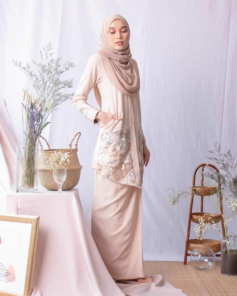 Baju Kebarung Lace Adeen – Nude – MuslimahClothing.Com