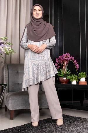 Blouse Ruffle Adrelia - Taupe Latte