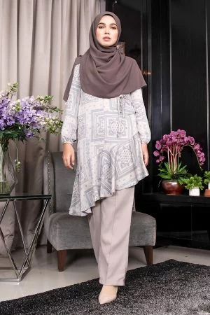 Blouse Ruffle Adrelia - Taupe Latte