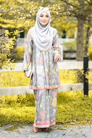 Baju Kurung Pahang Batik Adrisa - Dusty Grey
