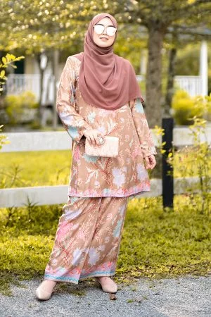Baju Kurung Pahang Batik Adrisa - Brown Peanut