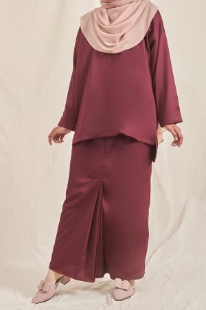 Suit Laliera Laluna X MCC - Maroon Red