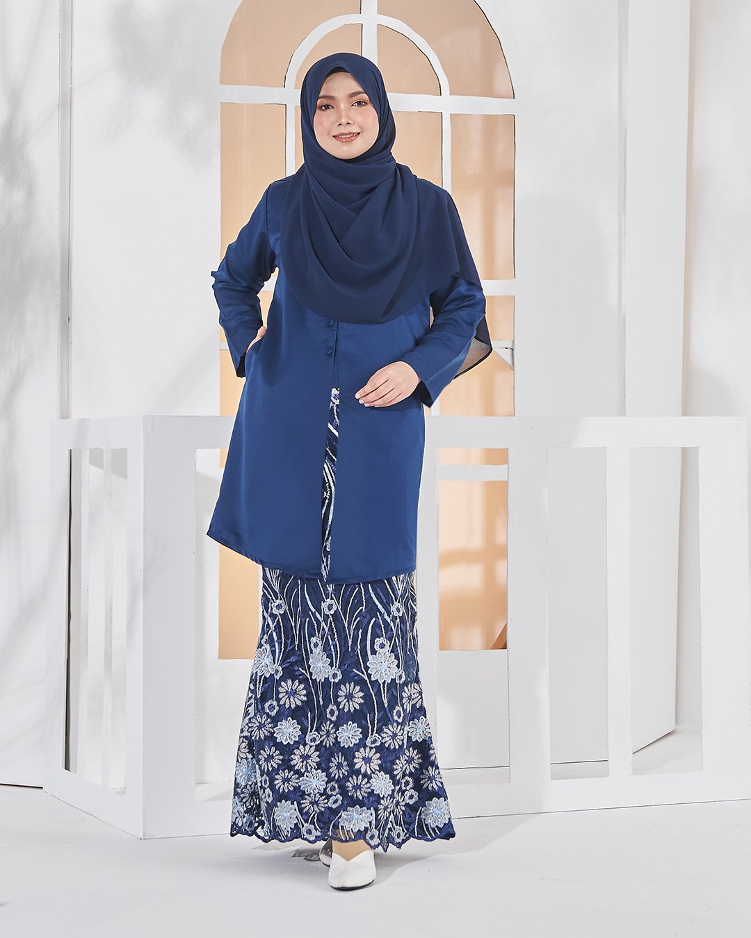 Baju Kebarung Lace Adiosa – Navy Blue – MuslimahClothing.Com