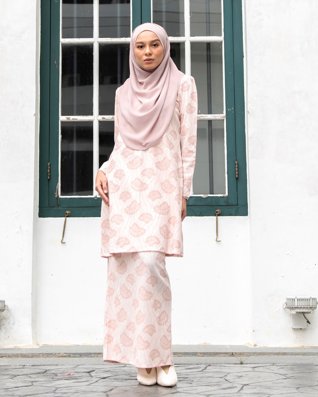 Baju Kurung Lace Aiyani Light Peach Muslimahclothing Com