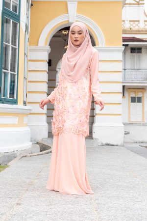 Baju Kurung Lace 3D Armanda - Pastel Peach