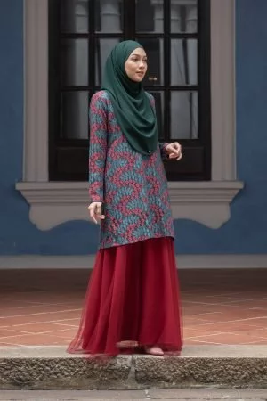 Baju Kurung Lace Amalina - Crimson Zamrud