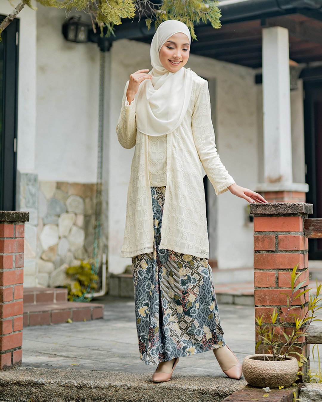 Baju Kebaya Lace  Aviana Ivory Cream MuslimahClothing Com