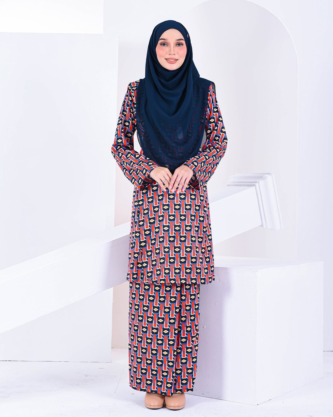 Baju Kurung Pahang Dafne Laluna X MCC – Diamond Red – MuslimahClothing.Com