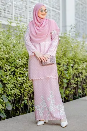 Baju Kurung Kedah Embroidery Ruwaidah - Candy Pink