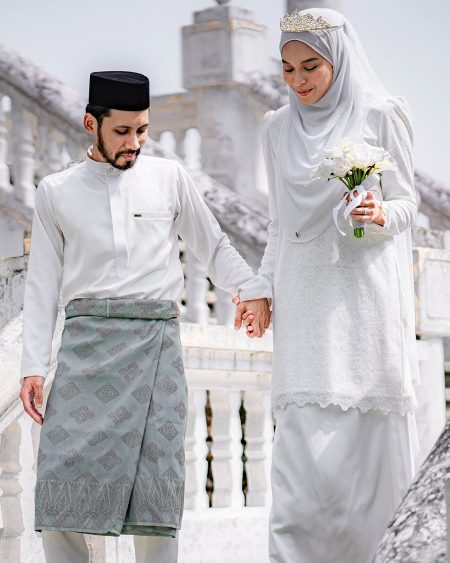 Baju Kurung Moden Lace Najelia -Off White – MuslimahClothing.Com