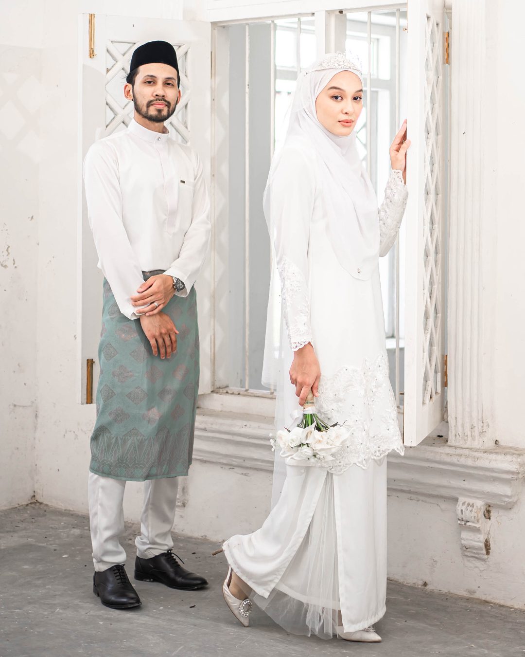 Baju Kurung Moden Lace Nia – Off White – MuslimahClothing.Com