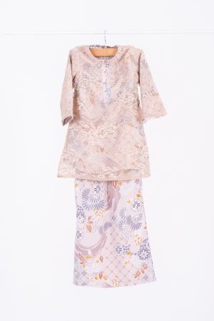 Baju Kurung Pahang Lace Raihanah Kids - Peach Brown