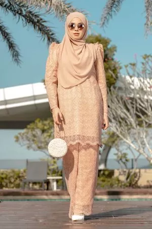 Baju Kurung Moden Puffy Lace Raiqa - Sandy Nude