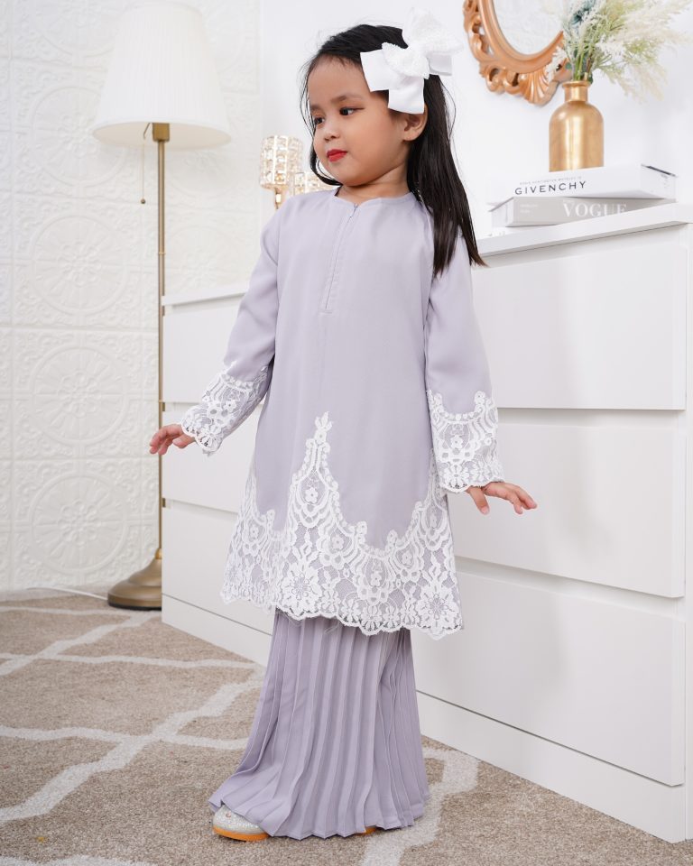 Baju Kurung Pleated Azyan Kids – Lilac Dust – MuslimahClothing.Com