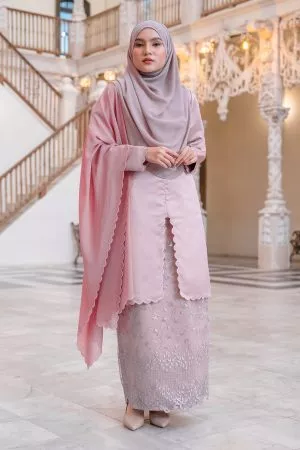 Baju Kurung Sulam Lace Aurora - Carnation Pink