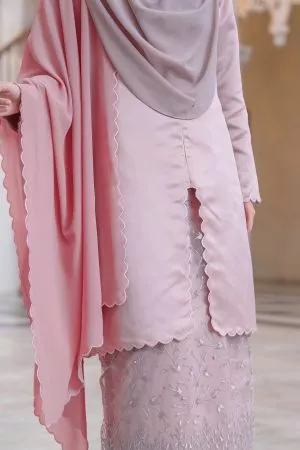 Baju Kurung Sulam Lace Aurora - Carnation Pink