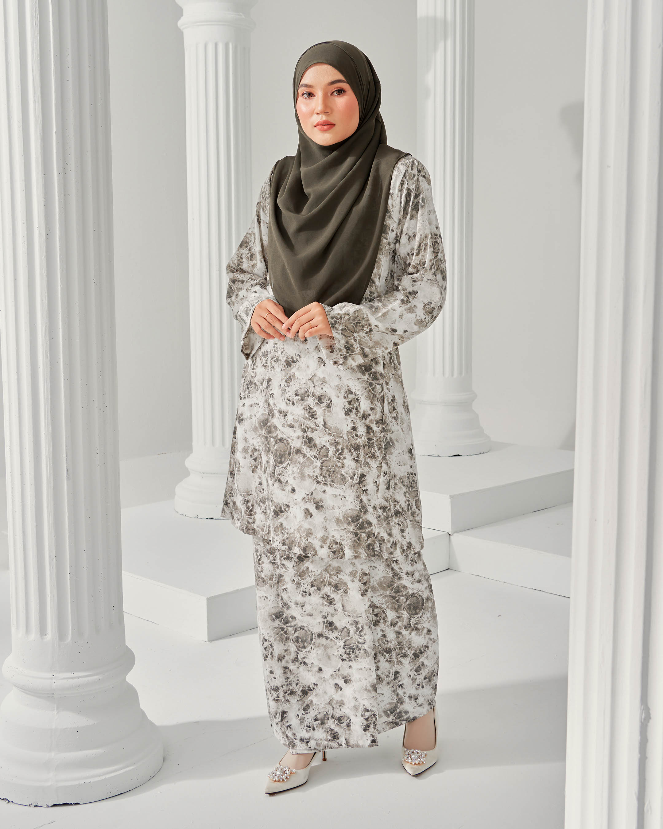 Baju Kurung Pahang Leora Laluna X MCC – Moss Green – MuslimahClothing.Com
