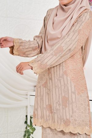 Baju Kurung Moden Batik Puteri Layla Laluna X MCC - Milkshake