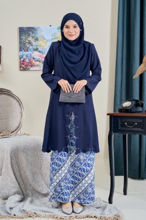 Baju Kebarung Sulam Batik Arwina - Navy Blue