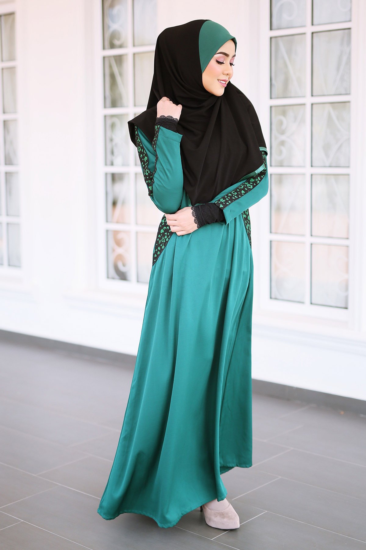 Abaya Cloewe 01 – Emerald Green – MuslimahClothing.Com